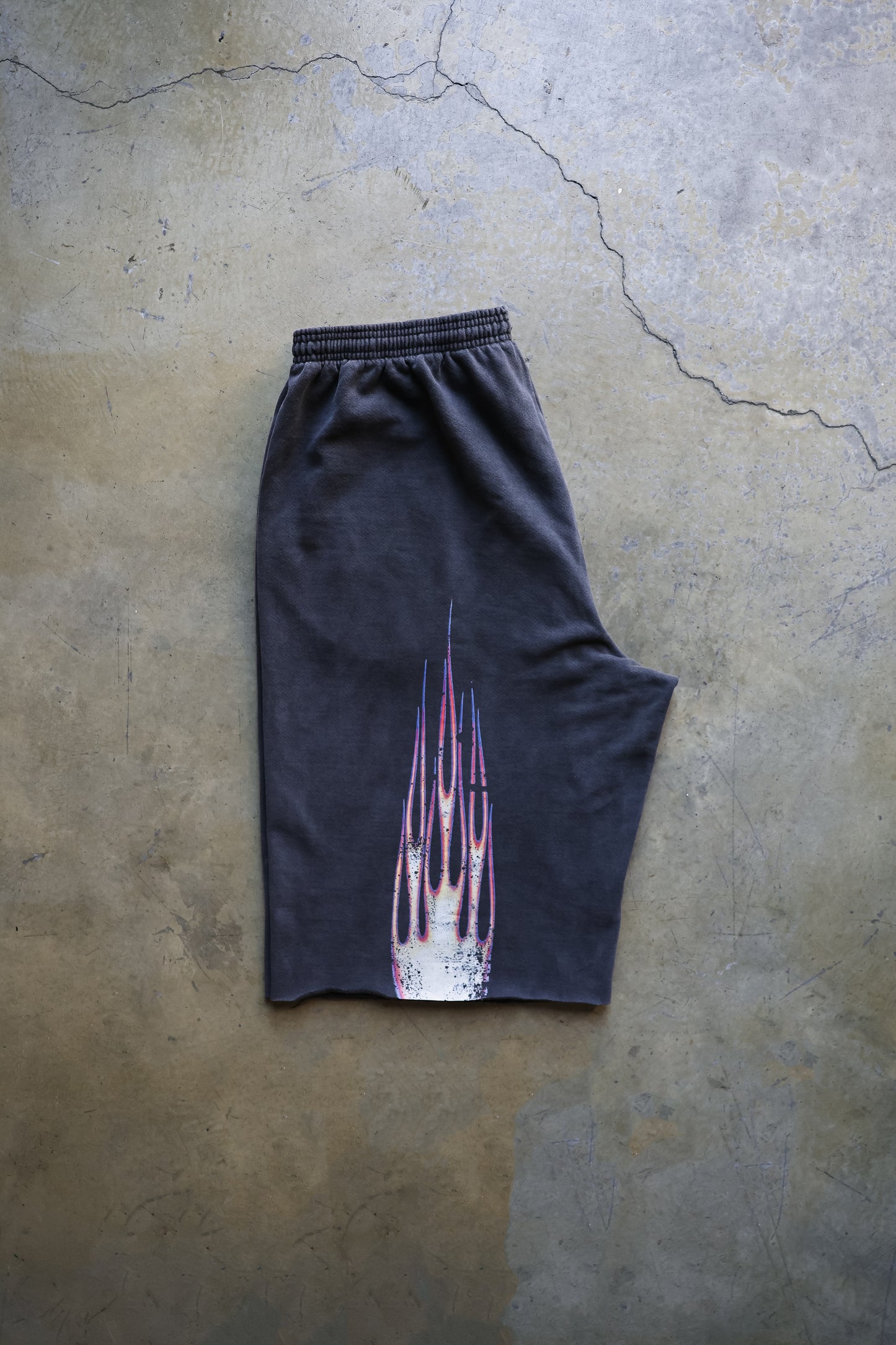 Black Flame 3/4 Shorts (Vintage Black)